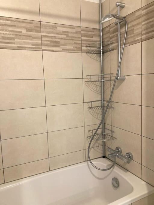 Apartment 87 M2 - 3 - 6 Personnes - Proche Paris - Parking Gratuit